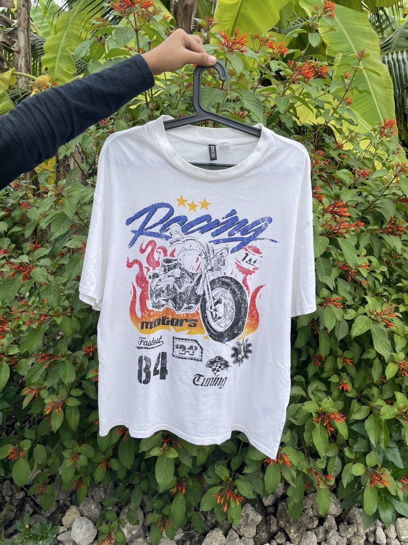 H&M Graphic Tee (Category: Tshirts & Polo Shirts ) located in Cebu City. Submitted by flyasm3 (Listing ID 1469264739, Image 1). Description: don’t be shy send offers 🙂‍↕️, message for details 🫡.