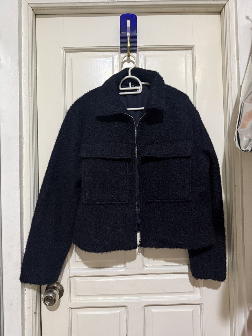 H&M Jacket (Category: Coats, Jackets and Outerwear) located in Marikina City. Submitted by louvy.r (Listing ID 1469384739, Image 1). Description: Thick for winter.
