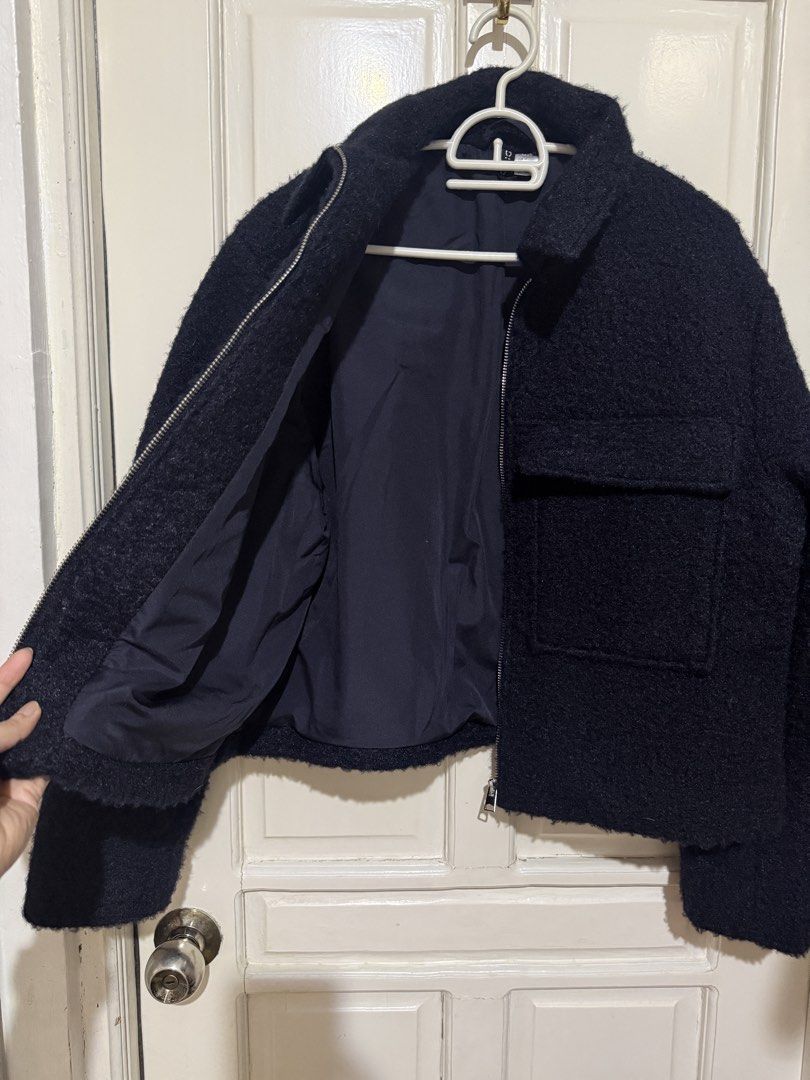 H&M Jacket (Category: Coats, Jackets and Outerwear) located in Marikina City. Submitted by louvy.r (Listing ID 1469384739, Image 3). Description: Thick for winter.