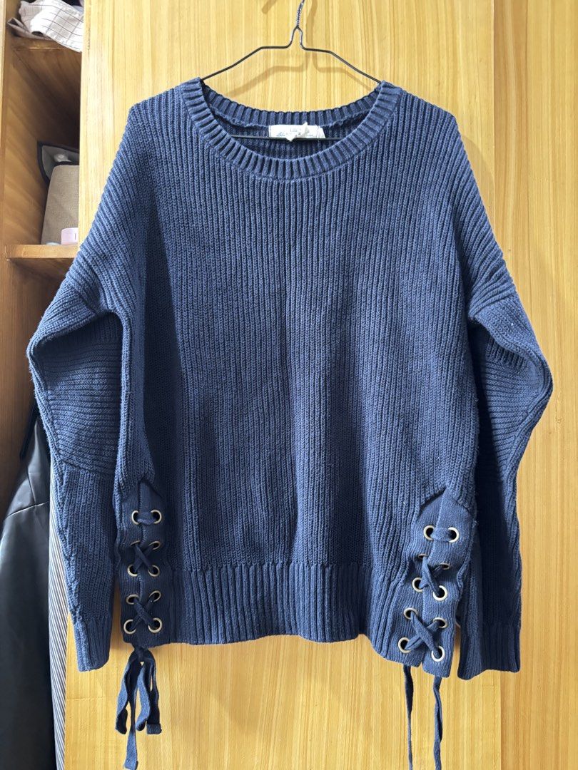 H&M Knit Longsleeve Pullover (Category: Longsleeves) located in Manila. Submitted by maurisio (Listing ID 1469286629, Image 2). Description: .