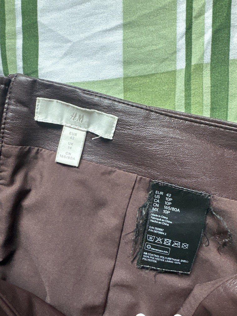 H&M Leather Skirt (Category: Skirts) located in Pasig City. Submitted by kaelsy (Listing ID 1469192909, Image 3). Description: Color: Maroon Size 42 Length 18 inches.
