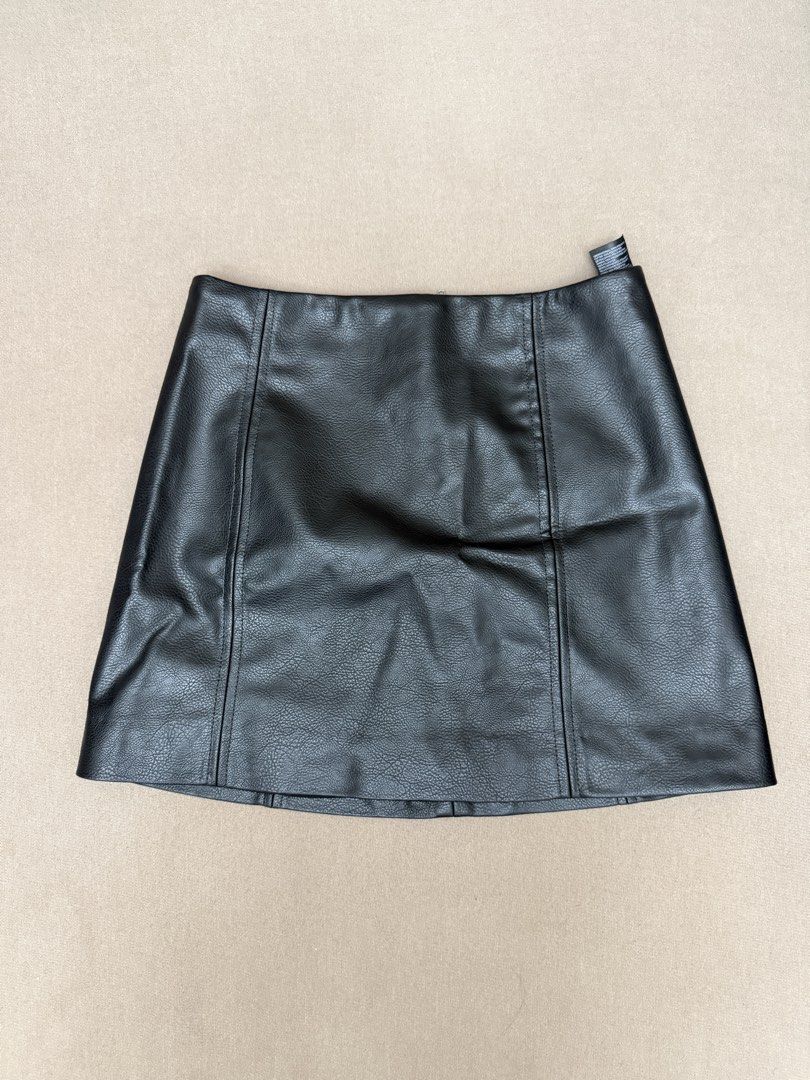 H&M Leather Skirt (Category: Skirts) located in Las Pinas. Submitted by thealyssacloset (Listing ID 1469207302, Image 1). Description: .