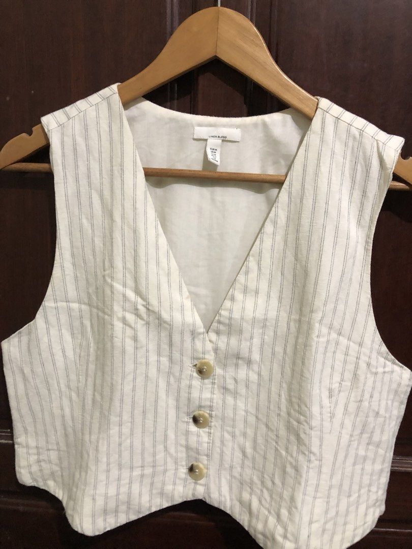 H&M Linen-Blend Pinstriped Suit Vest. (Category: Sleeveless) located in Balanga. Submitted by itsjuliaden07 (Listing ID 1469178221, Image 1). Description: .