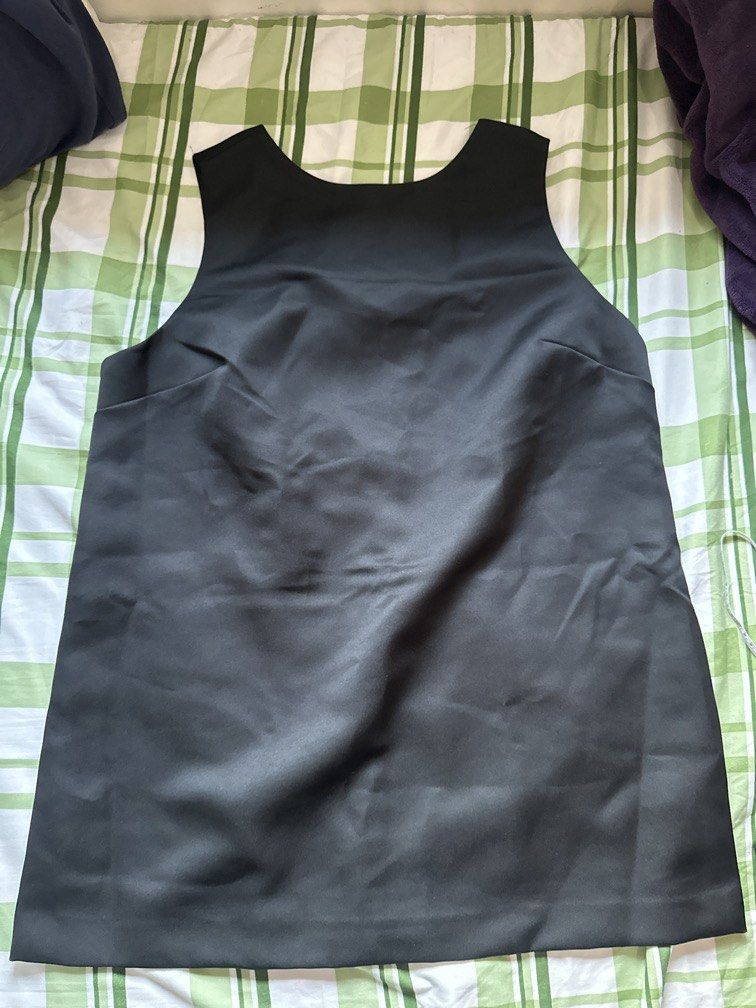 H&M little black dress (Category: Evening dresses & gowns) located in Pasig City. Submitted by kaelsy (Listing ID 1469241855, Image 1). Description: Ribbon detail at the back Not yet worn (w/ price tag attached) .