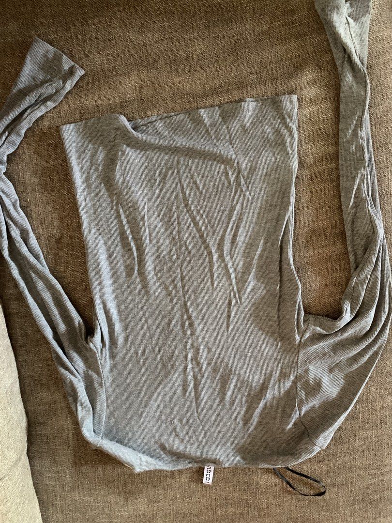 H&M long sleeve (Category: Longsleeves) located in Camalig. Submitted by abyssia (Listing ID 1469183174, Image 3). Description: H&M S Never used.