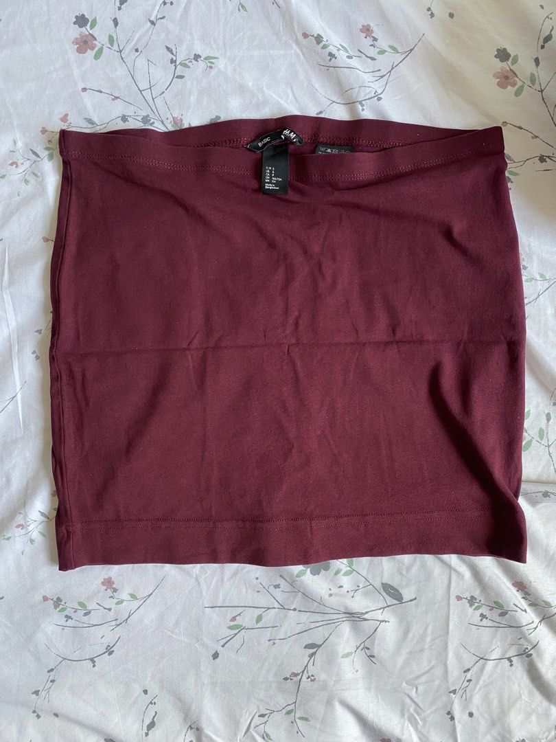 H&M Mini Skirt (Category: Skirts) located in Paranaque City. Submitted by declutterbykat (Listing ID 1469180177, Image 1). Description: 🔖 rfs: decluttering 📍 parañaque city 💸 mop: gcash or maya only 🚖 mod: lalamove, grab, or jnt .