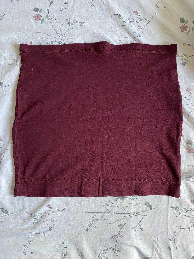 H&M Mini Skirt (Category: Skirts) located in Paranaque City. Submitted by declutterbykat (Listing ID 1469180177, Image 2). Description: 🔖 rfs: decluttering 📍 parañaque city 💸 mop: gcash or maya only 🚖 mod: lalamove, grab, or jnt .