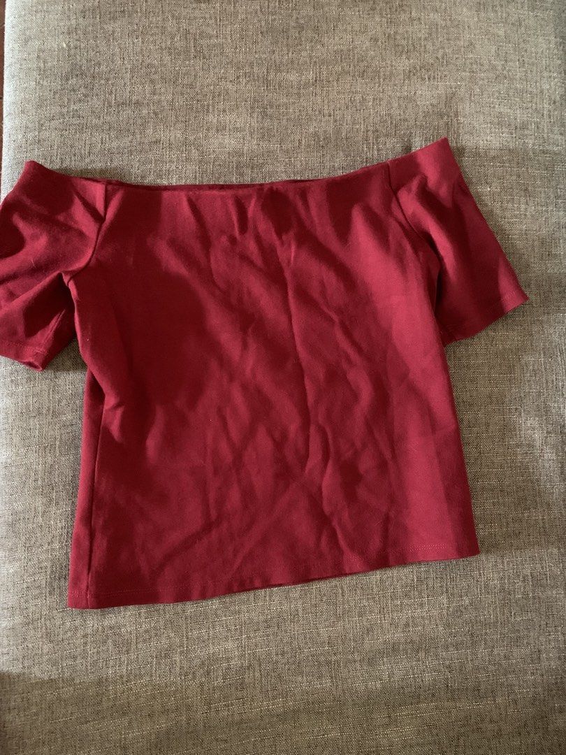H&M off shoulder top (Category: Blouses) located in Camalig. Submitted by abyssia (Listing ID 1469183320, Image 1). Description: H&M S used twice.