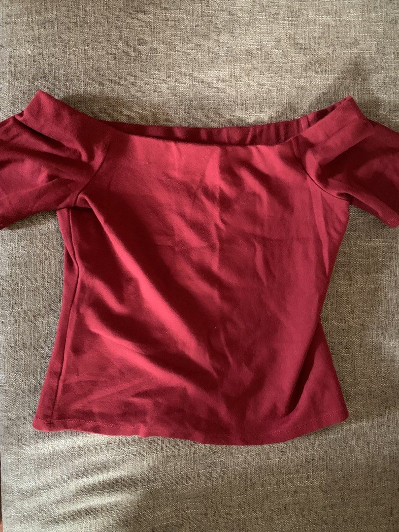 H&M off shoulder top (Category: Blouses) located in Camalig. Submitted by abyssia (Listing ID 1469183320, Image 3). Description: H&M S used twice.
