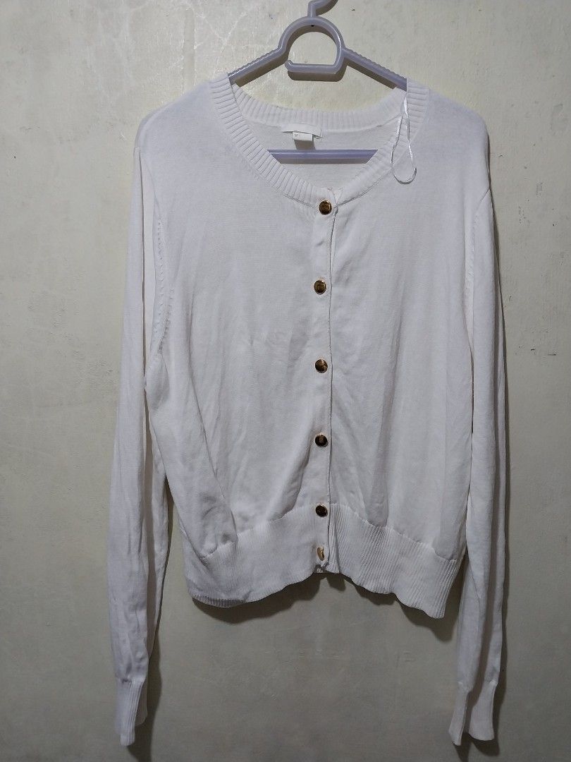 H&M off White Button-Up Knit Cardigan (Category: Coats, Jackets and Outerwear) located in Manila. Submitted by PrinceDani.Clothing (Listing ID 1469200298, Image 2). Description: h&M off white cardigan large 20in width 23in length excellent condition .