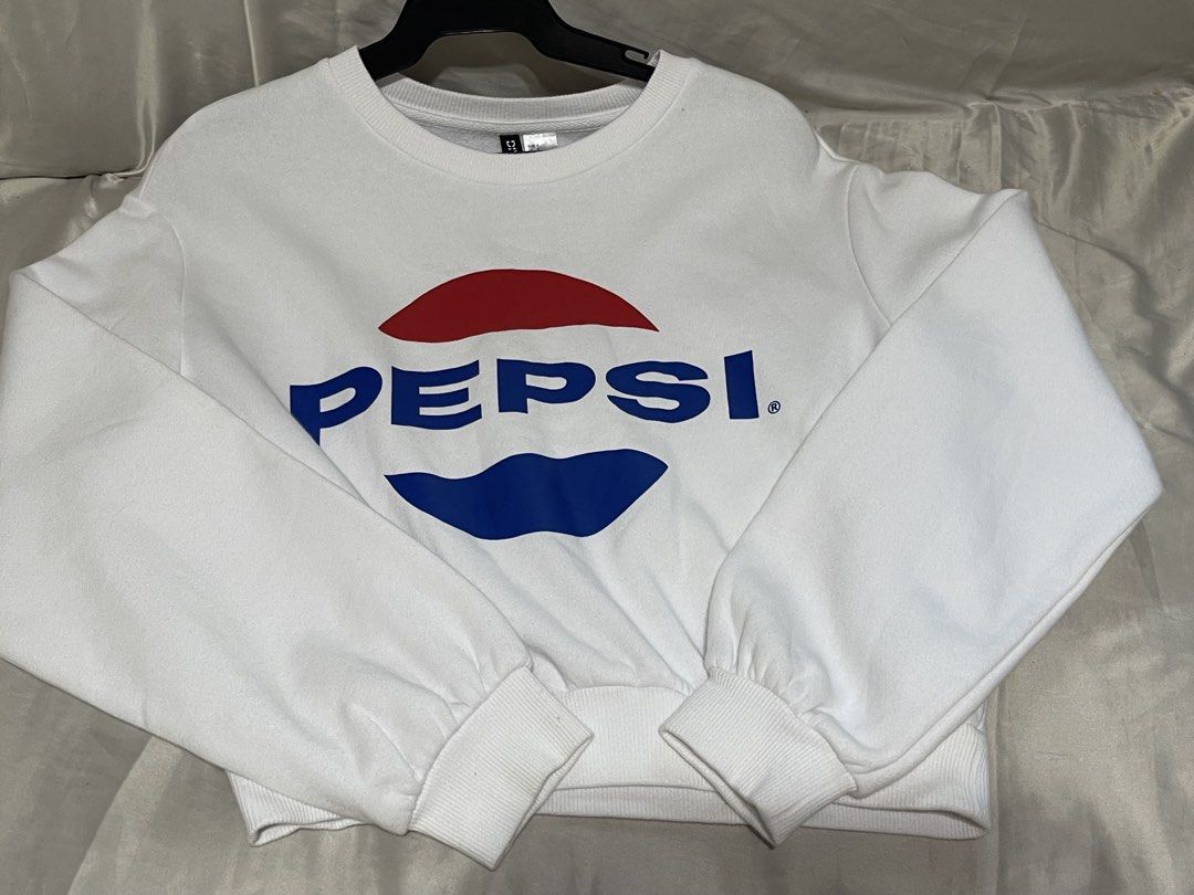 H&M Pepsi White Cropped Sweatshirt (Category: Coats, Jackets and Outerwear) located in Manila. Submitted by tineferna08917 (Listing ID 1469200345, Image 2). Description: - Authentic Pepsi logo printed across the chest - Size: Small - Color: Classic White - Style: Cropped sweatshirt with crewneck and long sleeves - Details: Ribbed cuffs, collar, and hem with slightly gathered shoulders - Interior: Soft and comfortable fleece material - Condition: 