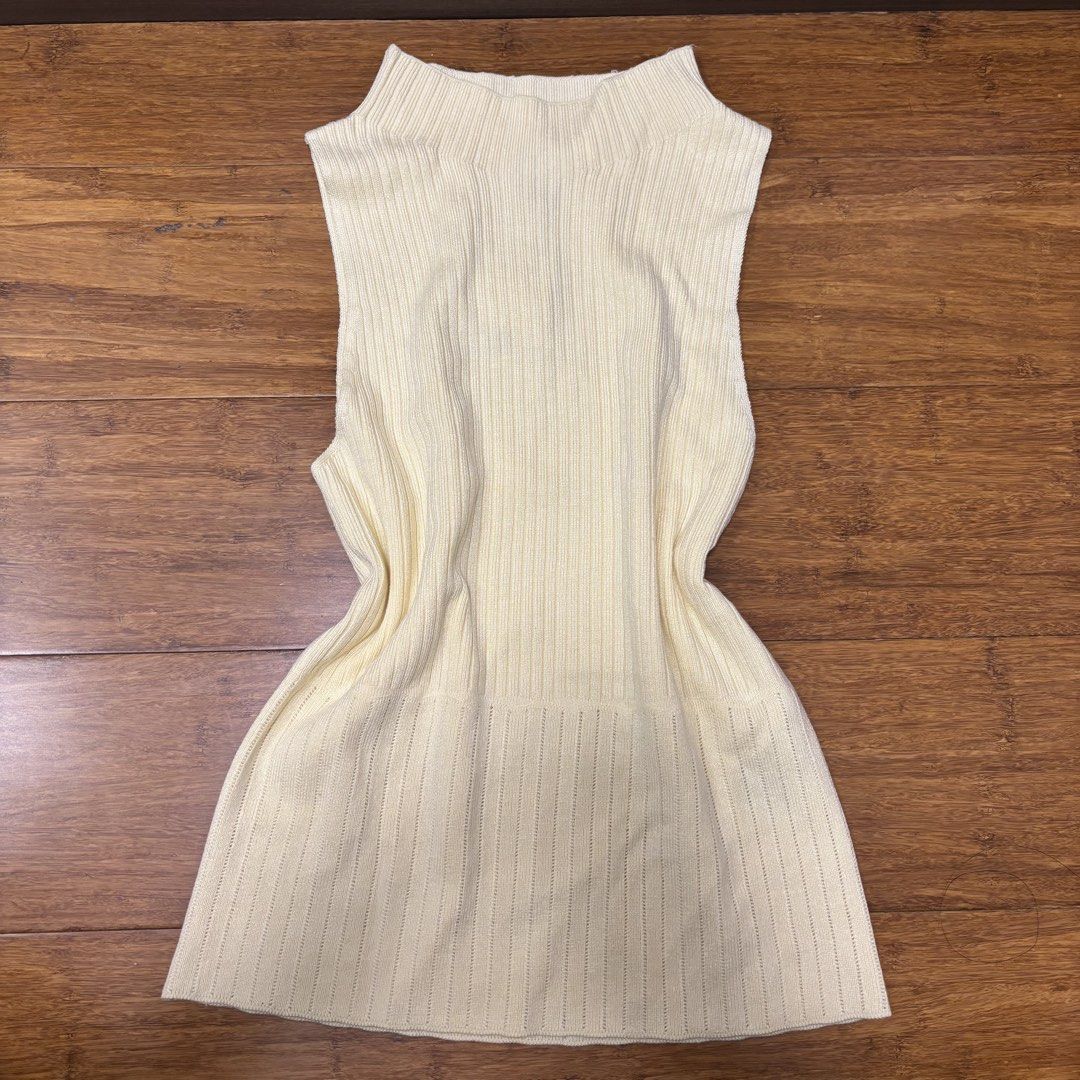 H&M Rib-Knit Mock Turtleneck Top (Category: Sleeveless) located in Manila. Submitted by floraltones (Listing ID 1469227385, Image 2). Description: H&M Rib-Knit Mock Turtleneck Top • pale yellow color • super comfy & stretchy! • bnew & never worn.