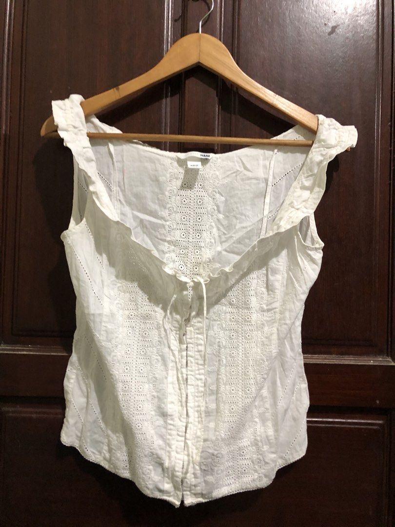 H&M Ruffle-trimmed Top in white (Category: Sleeveless) located in Balanga. Submitted by itsjuliaden07 (Listing ID 1469186782, Image 3). Description: .