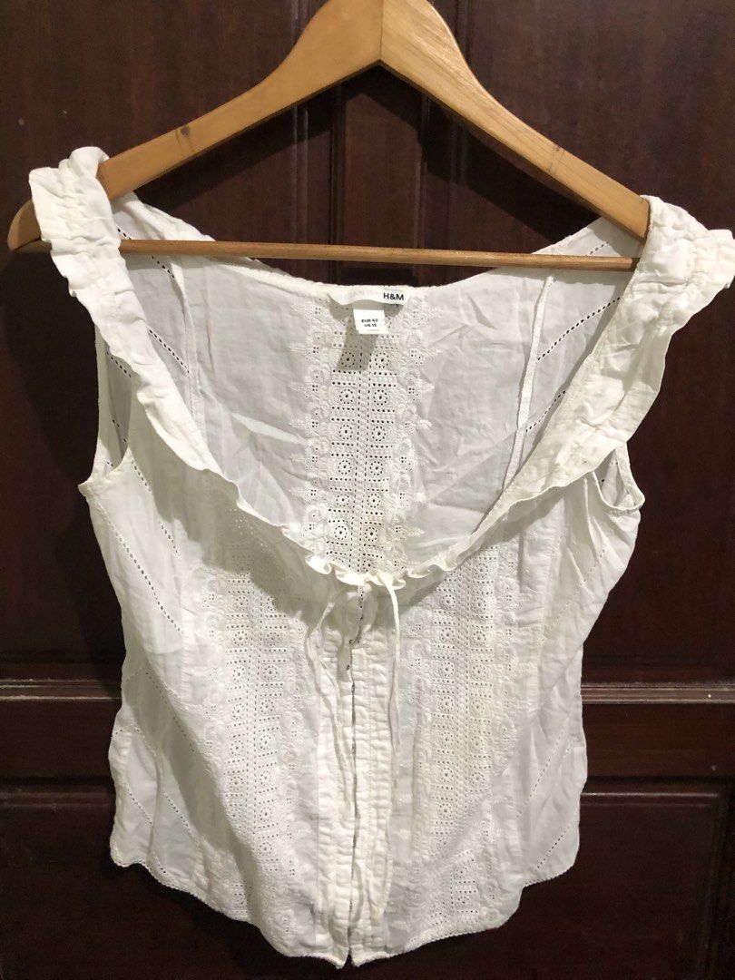 H&M Ruffle-trimmed Top in white (Category: Sleeveless) located in Balanga. Submitted by itsjuliaden07 (Listing ID 1469186782, Image 1). Description: .