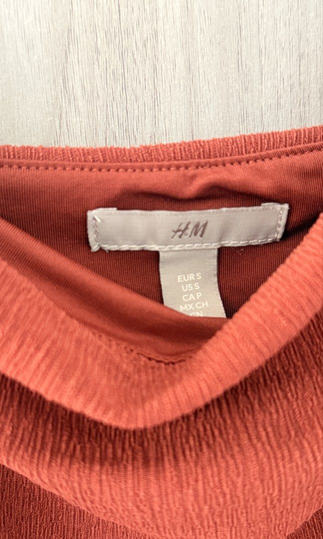 H&M Rust Red Ruched Cami Top (Category: Sleeveless) located in Quezon City. Submitted by oliviablanche (Listing ID 1469239869, Image 2). Description: - Brand: H&M - Size: S - Color: Rust Red - Neckline: Cowl front with thin spaghetti straps - Details: Textured crinkle fabric with heavy side ruching and straight back cut - Styling: Versatile piece, easy to dress up with trousers or keep casual with denim - Condition: Brand new - Mode of Payment: G