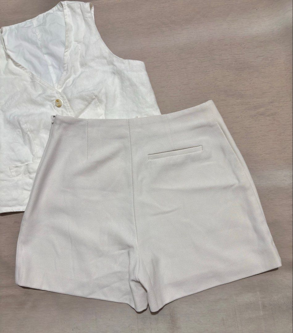 H&M Skort 28 - 29 (Category: Shorts) located in Caloocan City. Submitted by nnnprelovedclothes (Listing ID 1469385397, Image 2). Description: .