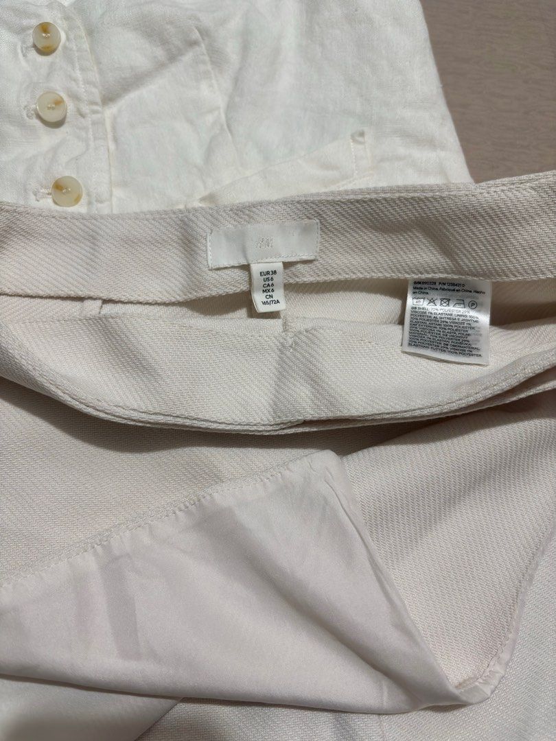 H&M Skort 28 - 29 (Category: Shorts) located in Caloocan City. Submitted by nnnprelovedclothes (Listing ID 1469385397, Image 3). Description: .