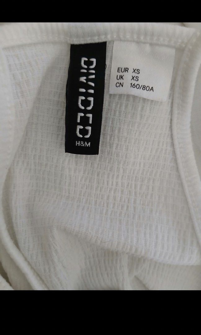 H&M tops white (Category: Longsleeves) located in Manila. Submitted by freecat.21c0ee (Listing ID 1469233236, Image 3). Description: H&M tops white, size xtra small. I bought Glorietta mall makati .