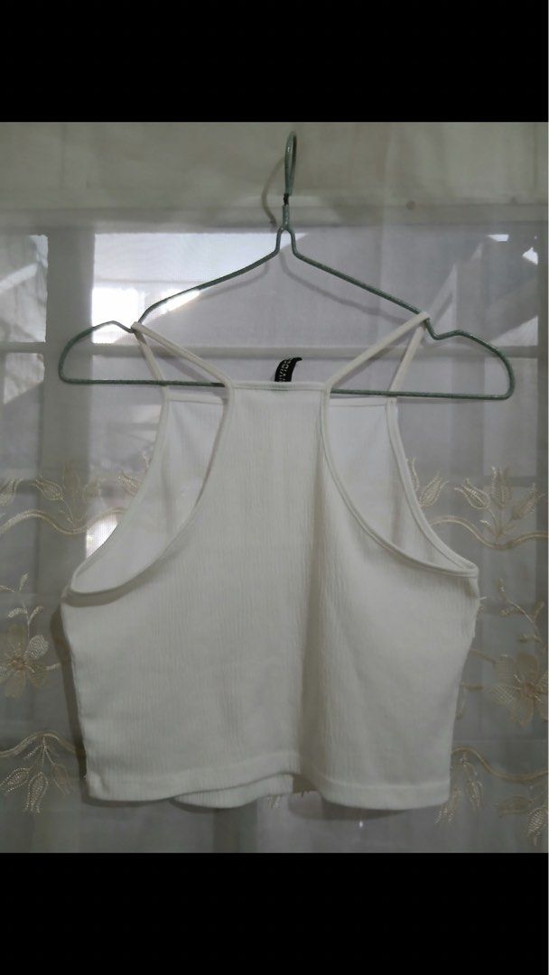 H&M tops white (Category: Longsleeves) located in Manila. Submitted by freecat.21c0ee (Listing ID 1469233236, Image 2). Description: H&M tops white, size xtra small. I bought Glorietta mall makati .