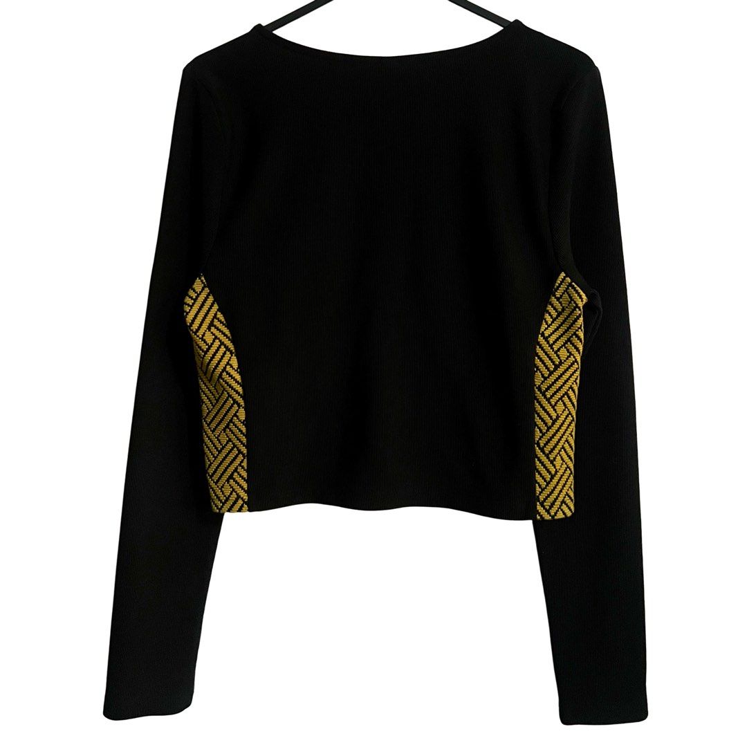 H&M Unisex Black Ring-Pull Zip Front Long Sleeve Cropped Top Jacket - Size Medium (Category: Longsleeves) located in Cainta. Submitted by thrift.reset (Listing ID 1469272439, Image 2). Description: .