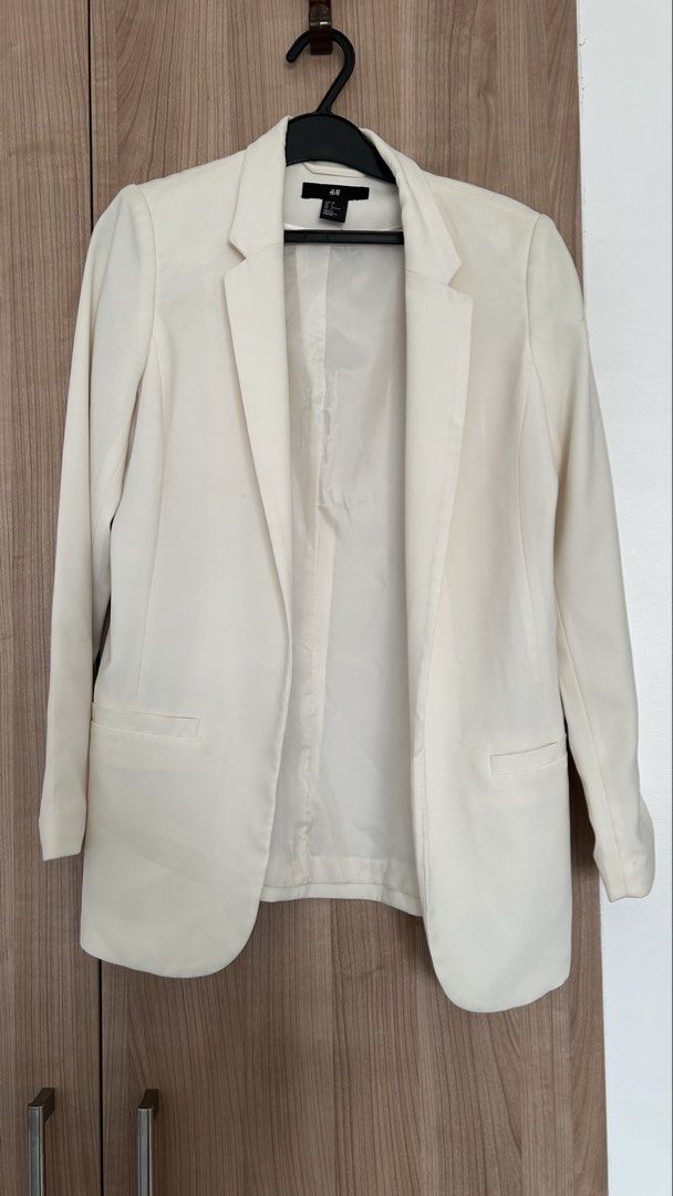 H&M White Blazer Size EUR 36 US 6 (Category: Coats, Jackets and Outerwear) located in Pasig City. Submitted by eenamagg (Listing ID 1469357930, Image 1). Description: - Brand: H&M - Size: EUR 36 / US 6 - Color: White - Design: Open front (no buttons), notched lapels, and structured shoulders - Details: Fully lined inside with functional front flap pockets - Style: Classic tailoring, clean material - Versatility: Great for office wear or dressing 