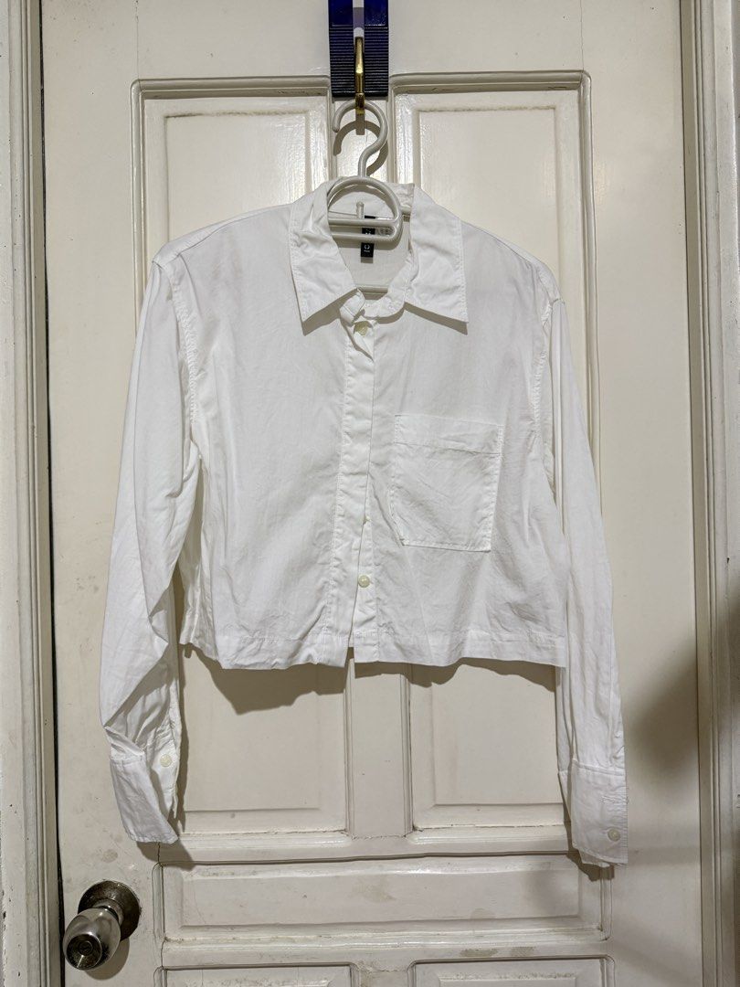 H&M White Cropped Long Sleeve (Category: Longsleeves) located in Marikina City. Submitted by louvy.r (Listing ID 1469377143, Image 1). Description: .