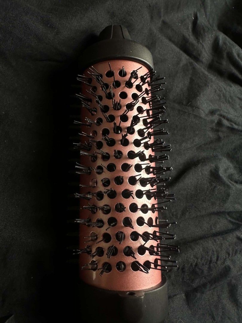 Hodekt 2in1 Thermal Brush (Category: Hair) located in Manila. Submitted by friedtub1g (Listing ID 1469181061, Image 2). Description: FOR SALE: HODEKT Thermal Brush 🎀 ✨ Almost brand new! Bought last September Used only once for testing No scratches or damage No longer in use No original box 💸 Selling price: ₱600 negotiable 🛍️ Original price: ₱748 PM me if interested! 💌.