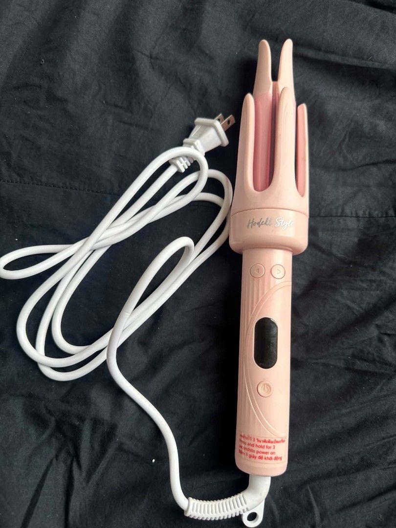 Hodekt Automatic Curling Iron (Category: Hair) located in Manila. Submitted by friedtub1g (Listing ID 1469180648, Image 2). Description: FOR SALE: HODEKT Automatic Curling Iron 🎀 ✨ Barely used — bought just last August! Condition: Like new No scratches or damage Comes with original box Bought for ₱598 Selling because it’s barely used. Still in excellent condition! 💸 Price: ₱450 (negotiable) 📍 MOP / meetup / delivery: PM to inquire Message me i