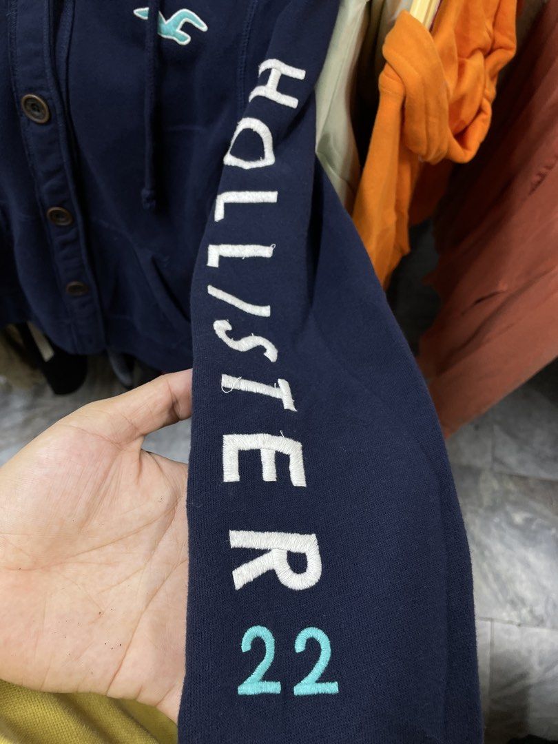 Hollister jacket (Category: Coats, Jackets and Outerwear) located in Lucena. Submitted by riyizthriftz (Listing ID 1469298335, Image 2). Description: Hollister jacket Small on tag Good condition Color rate 9/10.