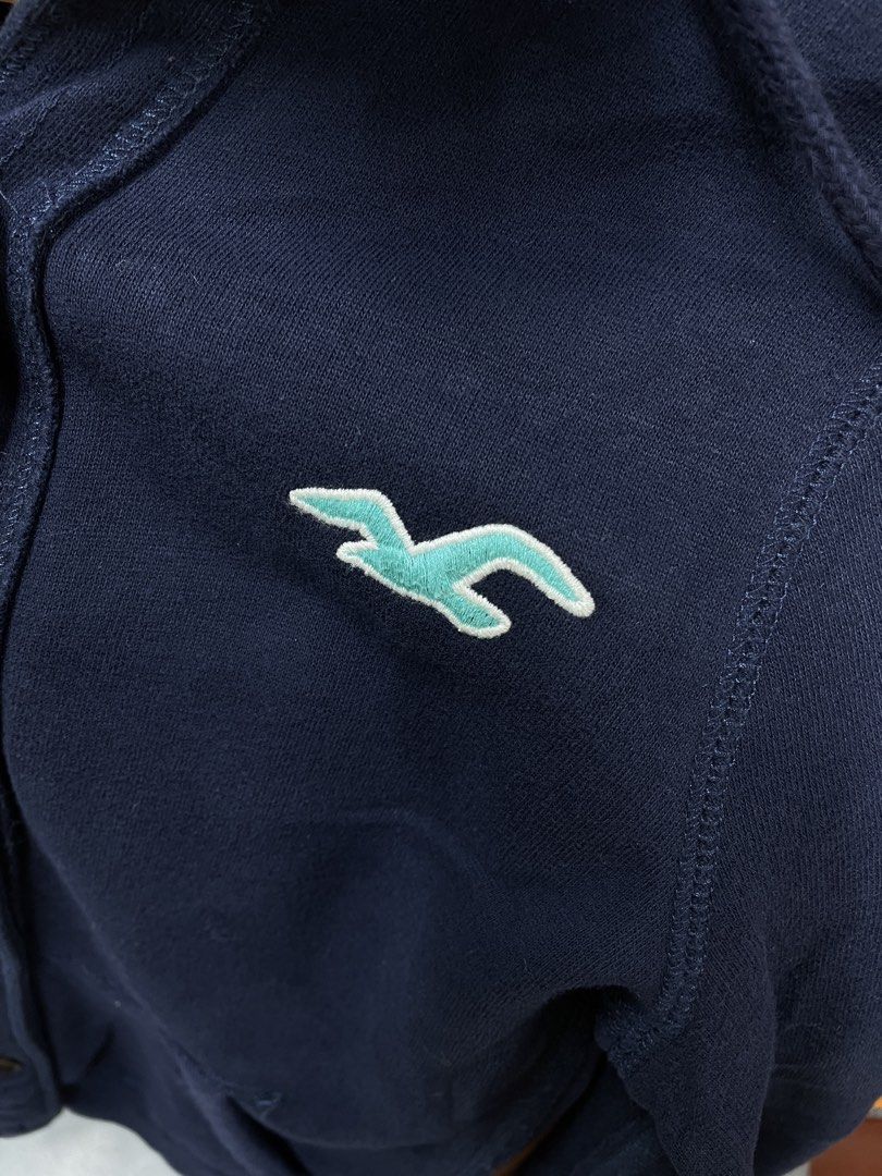 Hollister jacket (Category: Coats, Jackets and Outerwear) located in Lucena. Submitted by riyizthriftz (Listing ID 1469298335, Image 3). Description: Hollister jacket Small on tag Good condition Color rate 9/10.