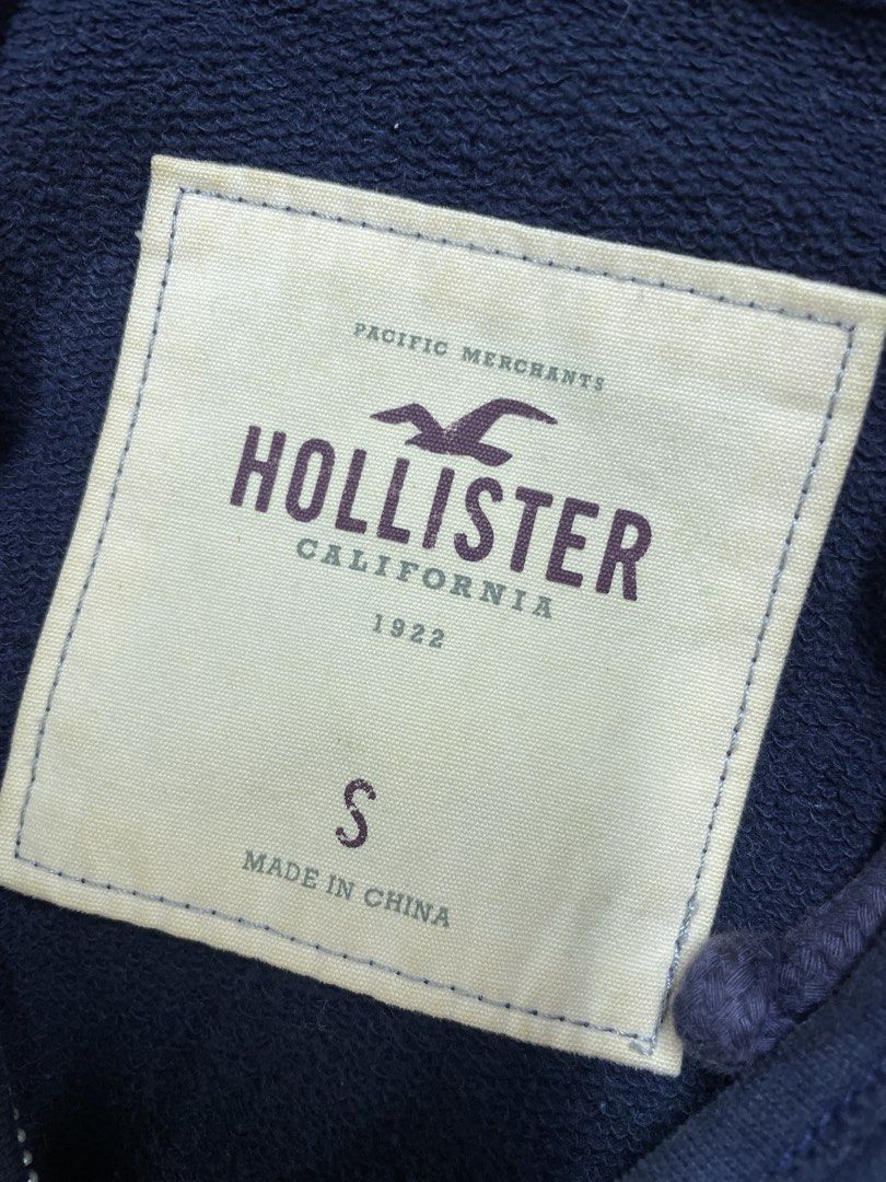 Hollister jacket (Category: Coats, Jackets and Outerwear) located in Lucena. Submitted by riyizthriftz (Listing ID 1469298739, Image 3). Description: Hollister jacket Small on tag Good condition Color rate 9/10.