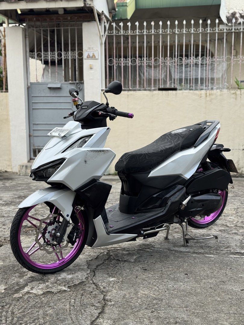 HONDA CLICK 160 2024 MODEL (Category: Motorbikes for Sale) located in Manila. Submitted by miguelfelixxxx (Listing ID 1469349282, Image 2). Description: RUSH RUSH RUSH‼️ FOR SALE ONLY‼️ - HONDA CLICK 160 KEYLESS 2024 MODEL REGISTERED UNTIL 2027 ORIG CR ORIG OR 2 VALID ID OF FIRST OWNER WITH 3 SIGNATURE OPEN DEED OF SALE WITH ORIG LTO PLATE ALL STOCK ENGINE FRESH ALL LIGHTS WORKING KYTA HANDLE GRIP WITH GR5 BAR END RCB S1 30TH ANNIVERSARY BREAK MA