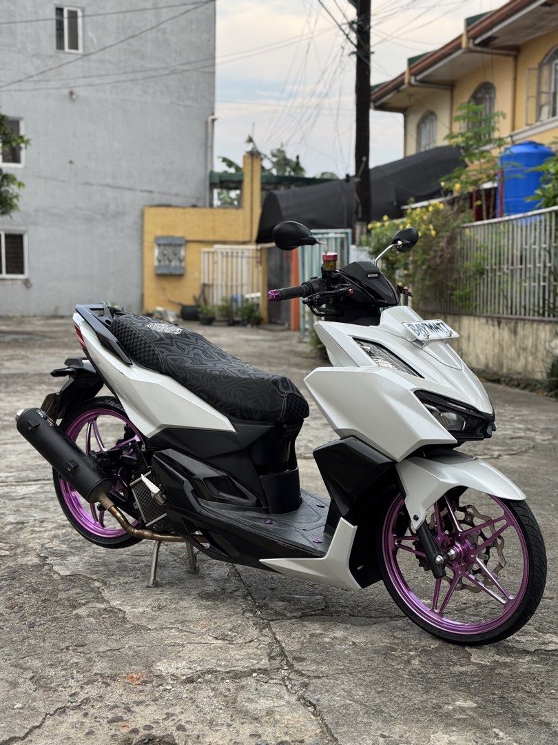 HONDA CLICK 160 2024 MODEL (Category: Motorbikes for Sale) located in Manila. Submitted by miguelfelixxxx (Listing ID 1469349282, Image 1). Description: RUSH RUSH RUSH‼️ FOR SALE ONLY‼️ - HONDA CLICK 160 KEYLESS 2024 MODEL REGISTERED UNTIL 2027 ORIG CR ORIG OR 2 VALID ID OF FIRST OWNER WITH 3 SIGNATURE OPEN DEED OF SALE WITH ORIG LTO PLATE ALL STOCK ENGINE FRESH ALL LIGHTS WORKING KYTA HANDLE GRIP WITH GR5 BAR END RCB S1 30TH ANNIVERSARY BREAK MA