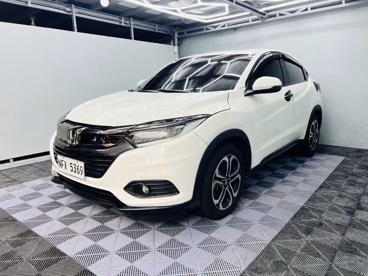 Honda HR-V 1.5 (A) (Category: Used Cars) located in Caloocan City. Submitted by freeearth.02ea21 (Listing ID 1469247304, Image 3). Description: 2021 HONDA HR-V 1.8 A/T AUTOMATIC GAS SUPER FRESH INSIDE & OUT! 31,000 KMS ONLY! LOW MILEAGE! FIRST OWNER • LADY DOCTOR OWNER! ⸻ 💰 PRICE DETAILS 👉 ₱698,000 CASH – NEGOTIABLE UPON VIEWING! ✅ AVAILABLE FOR: ✔️ Cash ✔️ Financing ✔️ Trade-in ⸻ 💳 ✔️ LOW DP! ✔️ FAST APPROVAL! ✔️ NO HIDDEN CHARGES! ⸻ 🚙 UNIT 