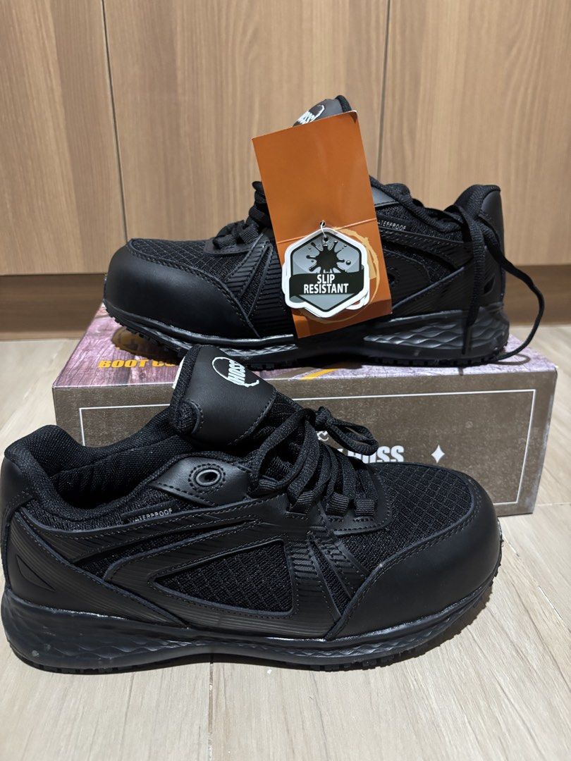 HOSS Reno II (Category: Casual Shoes) located in Quezon City. Submitted by slsavila (Listing ID 1469305516, Image 1). Description: Steel toes safety shoes.