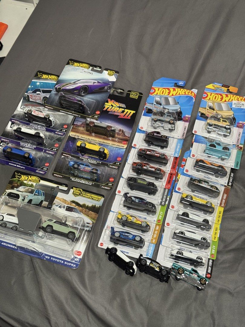 Hot Wheels Set (Category: Vehicle & Diecast Models) located in Paranaque City. Submitted by rockydlc (Listing ID 1469211513, Image 1). Description: For Sale 16pcs Mainlines 7 Premiums 1 Team Transport 3 Loose Mainlines Mix of mint and loose corners J&T/Lalamove Merville Paranaque.