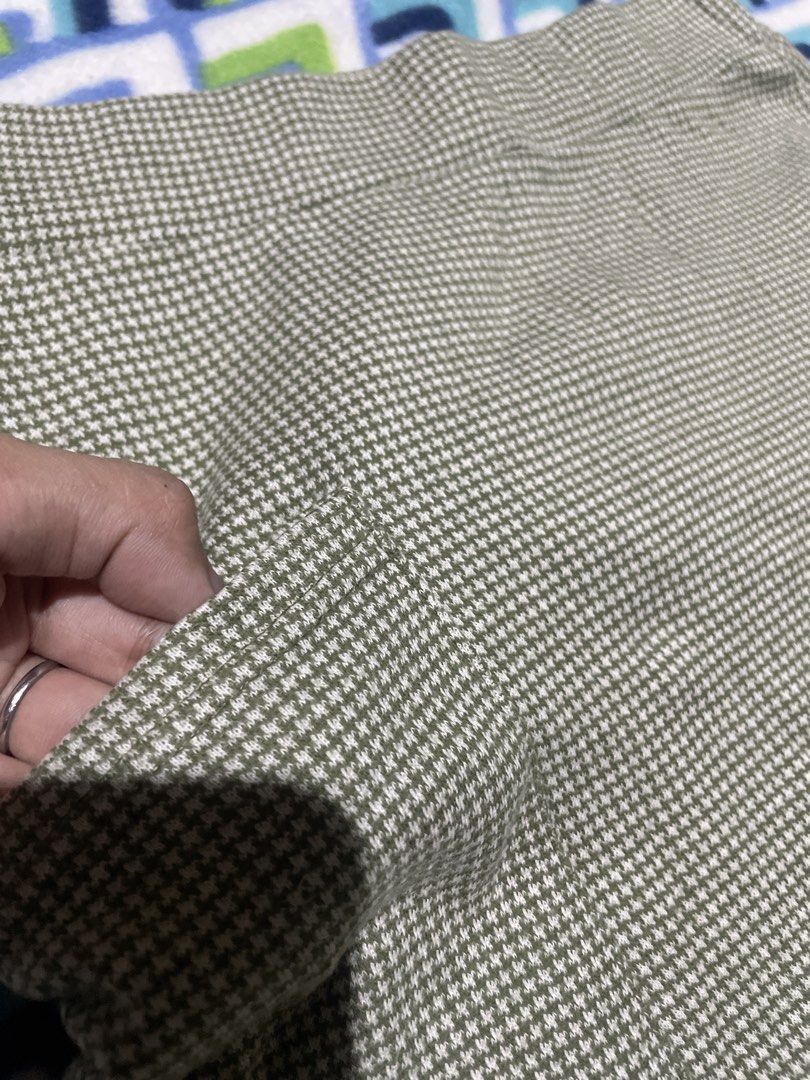 Houndstooth Knit Mini Skirt (Category: Skirts) located in Manila. Submitted by sapsari (Listing ID 1469302007, Image 2). Description: - Style: Green and white houndstooth knit mini skirt - Brand/Origin: December, Made in Korea - Features: elastic waistband and functional front pockets - Material: Soft, stretchy, and comfortable fit Color: greenish.
