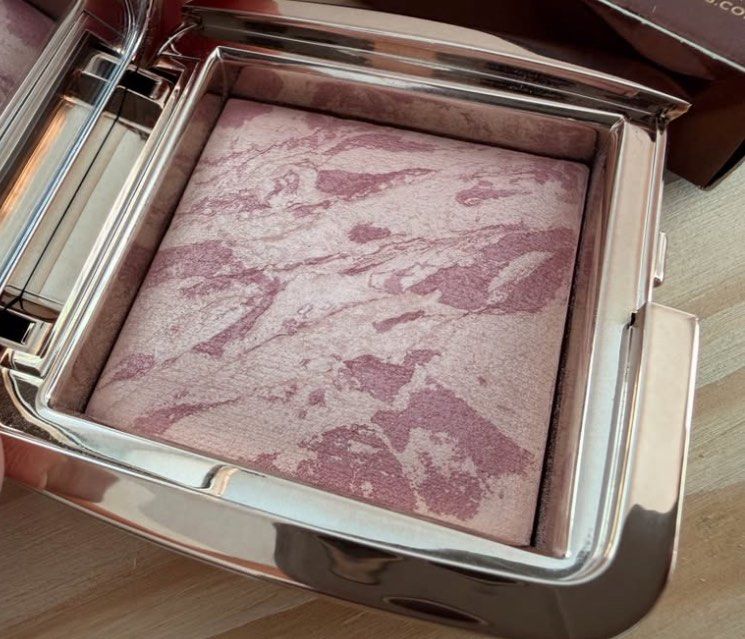 Hourglass blush mood exposure (Category: Makeup) located in Quezon City. Submitted by cheerupbby (Listing ID 1469213385, Image 1). Description: I will ship when I get back home to the Philippines in February 2027. No reservations. Pay = sold! All makeup is crossposted on marketplace 🇨🇦 and nowhere else. 📍 QC Can ship thru lalamove or j&t.