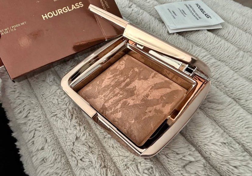 Hourglass lighting bronzer luminous bronze light (Category: Makeup) located in Quezon City. Submitted by cheerupbby (Listing ID 1469214305, Image 1). Description: I will ship when I get back home to the Philippines in February 2027. No reservations. Pay = sold! All makeup is crossposted on marketplace 🇨🇦 and nowhere else. 📍 QC Can ship thru lalamove or j&t.