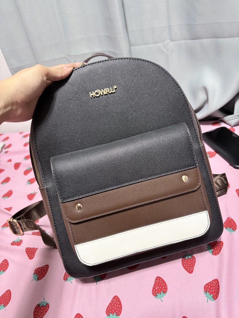 HowRU Cute Bagpack (Category: Backpacks) located in Santo Tomas. Submitted by shafrncsco (Listing ID 1469339074, Image 1). Description: HowRu Cute Bagpack 🩷 Never nagamit Super sturdy ng material Hard Leather 500 🫶 Alabang Area.
