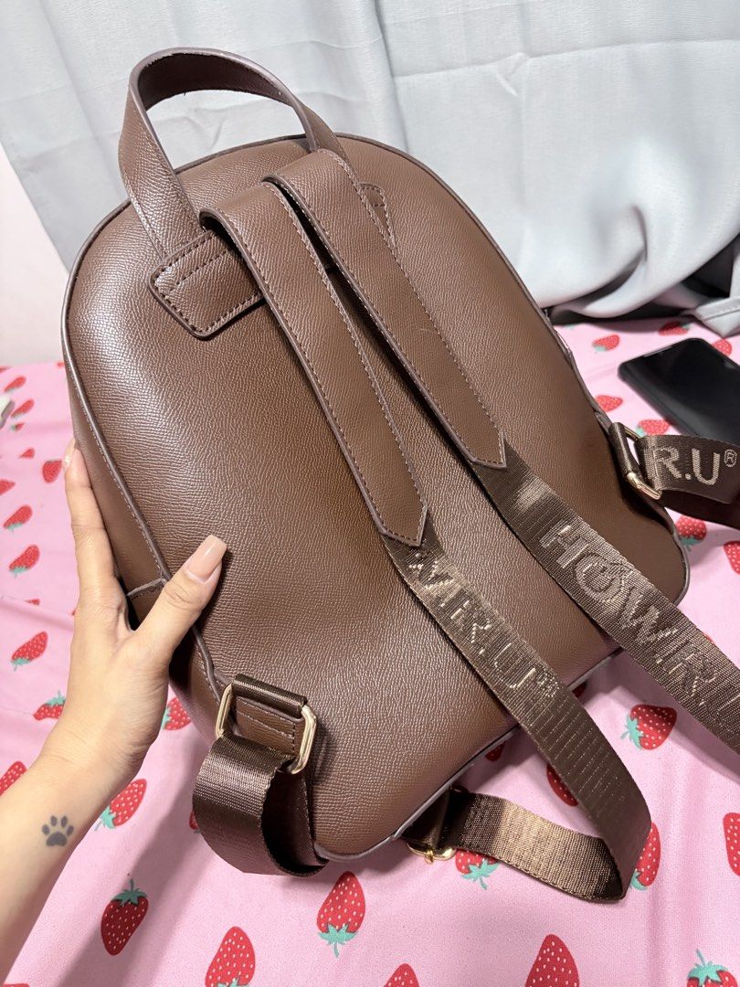 HowRU Cute Bagpack (Category: Backpacks) located in Santo Tomas. Submitted by shafrncsco (Listing ID 1469339074, Image 2). Description: HowRu Cute Bagpack 🩷 Never nagamit Super sturdy ng material Hard Leather 500 🫶 Alabang Area.