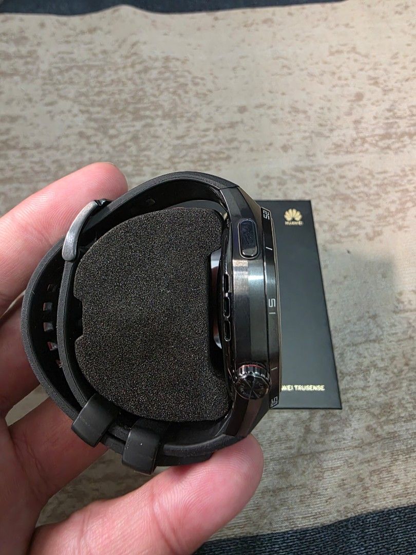 HUAWEI GT 6 PRO (Category: Wearables & Smart Watches) located in Manila. Submitted by pogi0606 (Listing ID 1469269159, Image 3). Description: Selling my seldom used Huawei Gt 6 Pro Used only 4 times only 100% smooth No dents No scratch All sensors Working COMPLETE WITH BOX extra Wrist strap AND RECIEPT RFS: Upgrade MEET UP - Sm marilao, sm north Pm for faster transaction 09617553760.