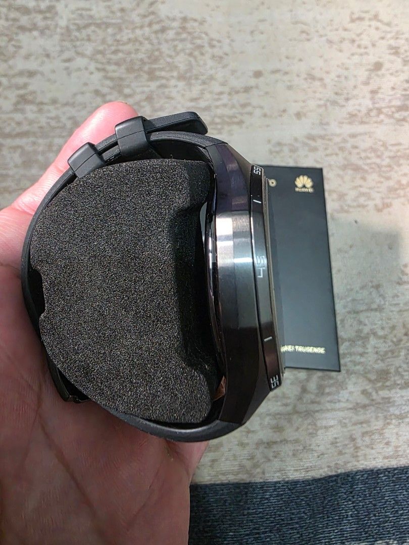 HUAWEI GT 6 PRO (Category: Wearables & Smart Watches) located in Manila. Submitted by pogi0606 (Listing ID 1469269159, Image 2). Description: Selling my seldom used Huawei Gt 6 Pro Used only 4 times only 100% smooth No dents No scratch All sensors Working COMPLETE WITH BOX extra Wrist strap AND RECIEPT RFS: Upgrade MEET UP - Sm marilao, sm north Pm for faster transaction 09617553760.