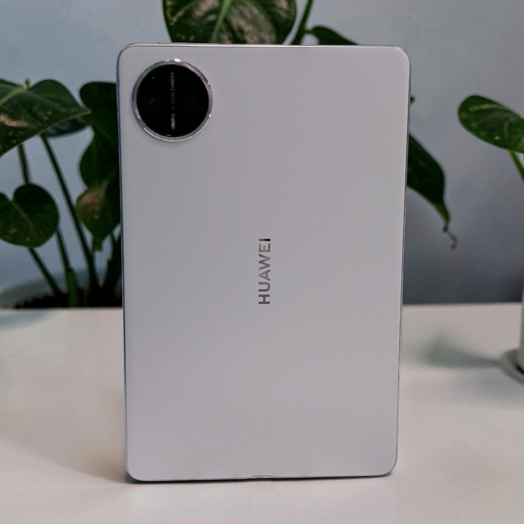 Huawei MatePad Mini (Category: Android) located in Manila. Submitted by julianjuleschico (Listing ID 1469176559, Image 3). Description: Huawei Matepad Mini 2026 Spruce Green Papermatte Edition 256gb storage / 12gb RAM 8.8 inch Oled Display Good as new , with box, unused charger With free cases Original Mpen Pro With receipt for warranty Guaranteed smooth, no issues or defects Php 35k Open for swapping.