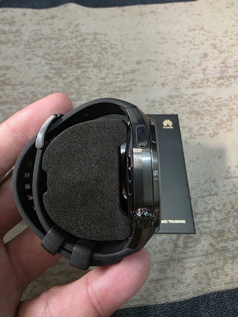 HUAWEI WATCH GT6 PRO (Category: Luxury Watches) located in Quezon City. Submitted by ziane18 (Listing ID 1469313700, Image 2). Description: ⌚ FOR SALE: HUAWEI WATCH GT 6 PRO 🔥 Looking for a premium smartwatch that combines style, performance, and smart features? This Huawei Watch GT 6 Pro is a great choice for everyday use, fitness tracking, work, and outdoor activities. ✨ Key Features: • Premium and stylish design • Large, clear AMOLED display 