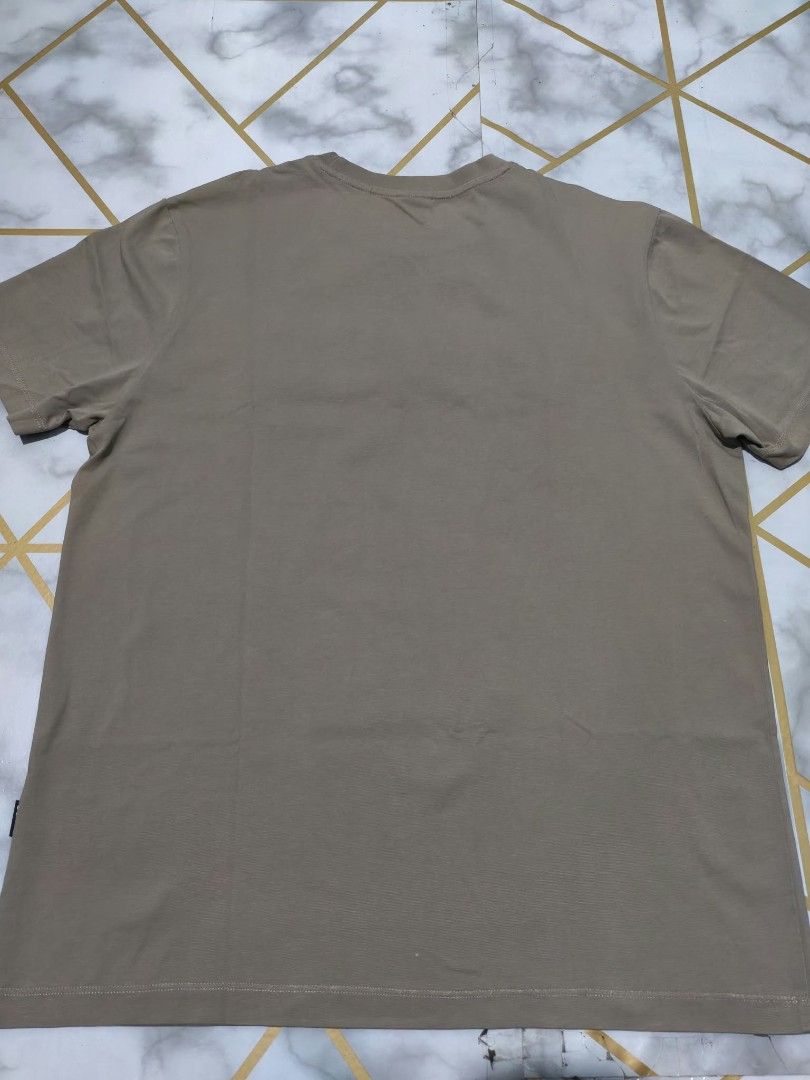 Hugo Boss Large (Category: Tshirts & Polo Shirts ) located in General Trias. Submitted by hungariancheesecake (Listing ID 1469190940, Image 3). Description: 21x28 Good as New not ukay.