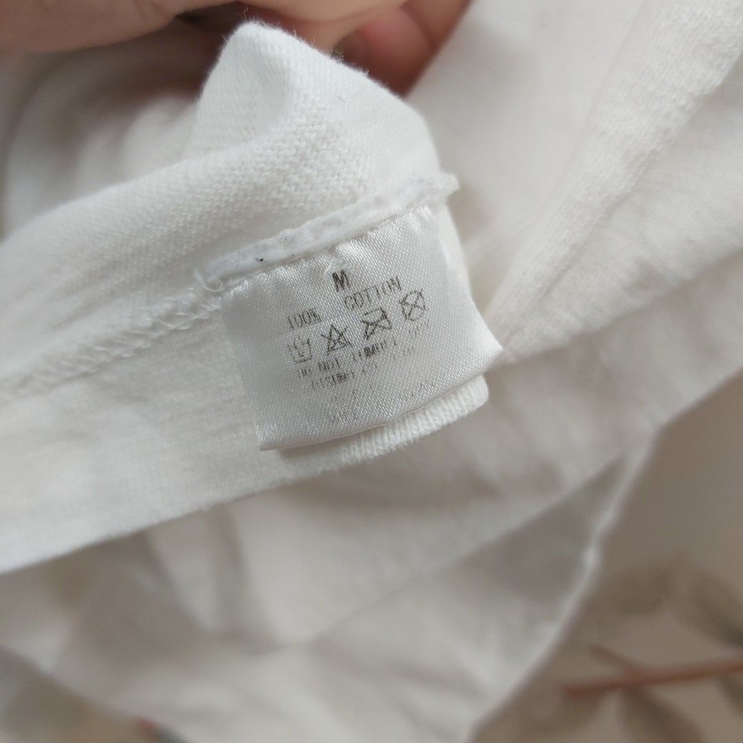 Human made Tee （分類：T-shirt、恤衫、有領衫）位於 Hong Kong。 由 hkseller_05 提交（商品編號 1469329021，圖片 4）。簡介： size M~ 100% real 約90%NEW SF到付交收。