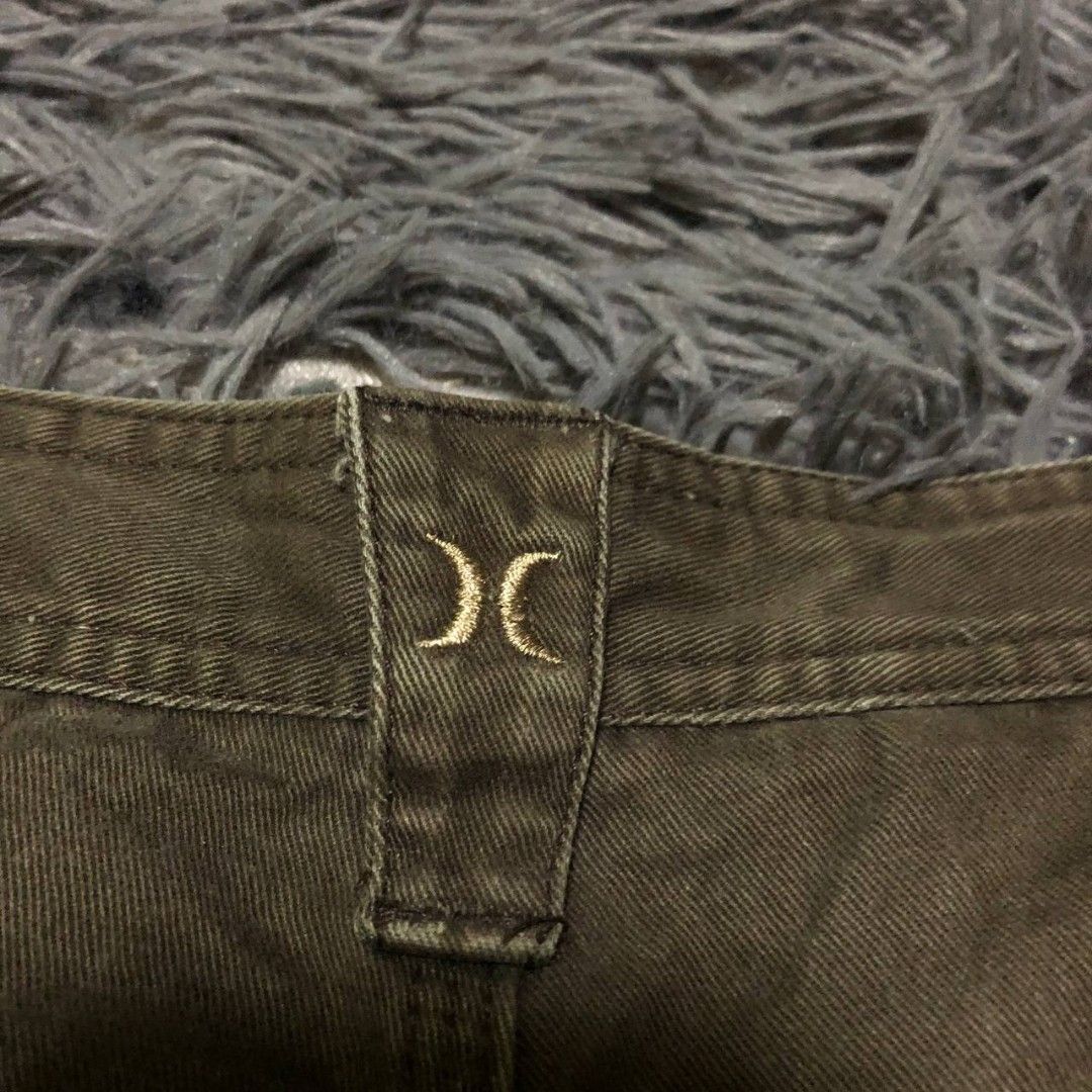 Hurley (Category: Shorts) located in Camiling. Submitted by thriftscape2024 (Listing ID 1469308828, Image 3). Description: Excellent Condition Color rate: 9/10 Issue: mini stain W: 38 L: 25 Thigh: 15 Leg Opening: 12.