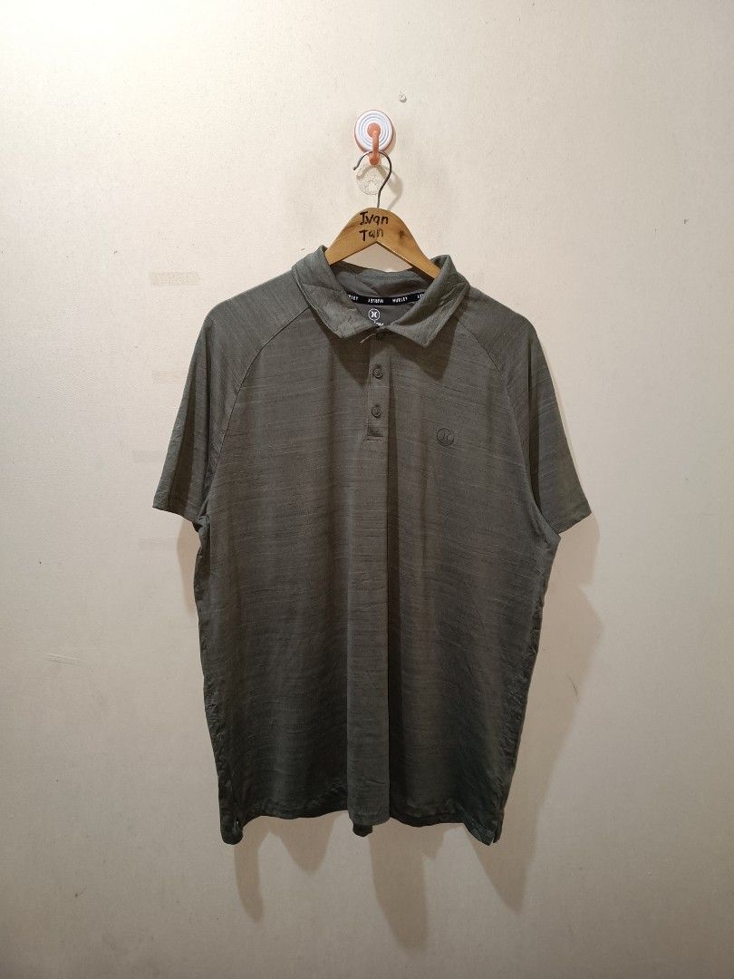 Hurley Poloshirt (Category: Tshirts & Polo Shirts ) located in Makati City. Submitted by ivsseyow03 (Listing ID 1469278957, Image 1). Description: Hurley polo shirt in green marled fabric. Size XL. Made from 88 percent polyester and 12 percent elastane. Short sleeves, classic collar neckline with a three-button placket. Small Hurley logo printed on the left chest. Interior neck tape branding. Extra replacement button included on the inner tag..