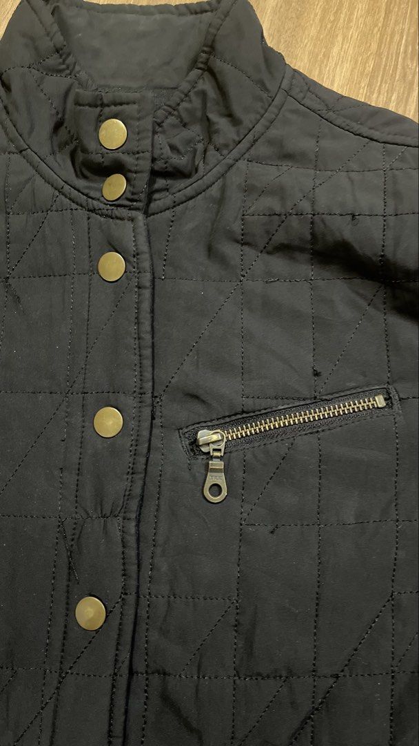 Hurley Quilted Shirt Jacket (Category: Coats, Jackets and Outerwear) located in Porac. Submitted by macky.ron (Listing ID 1469392876, Image 2). Description: Length:27 Width: 20 Condition: 9/10 Color rate: 9/10 Issue (s): None Complete Tags.